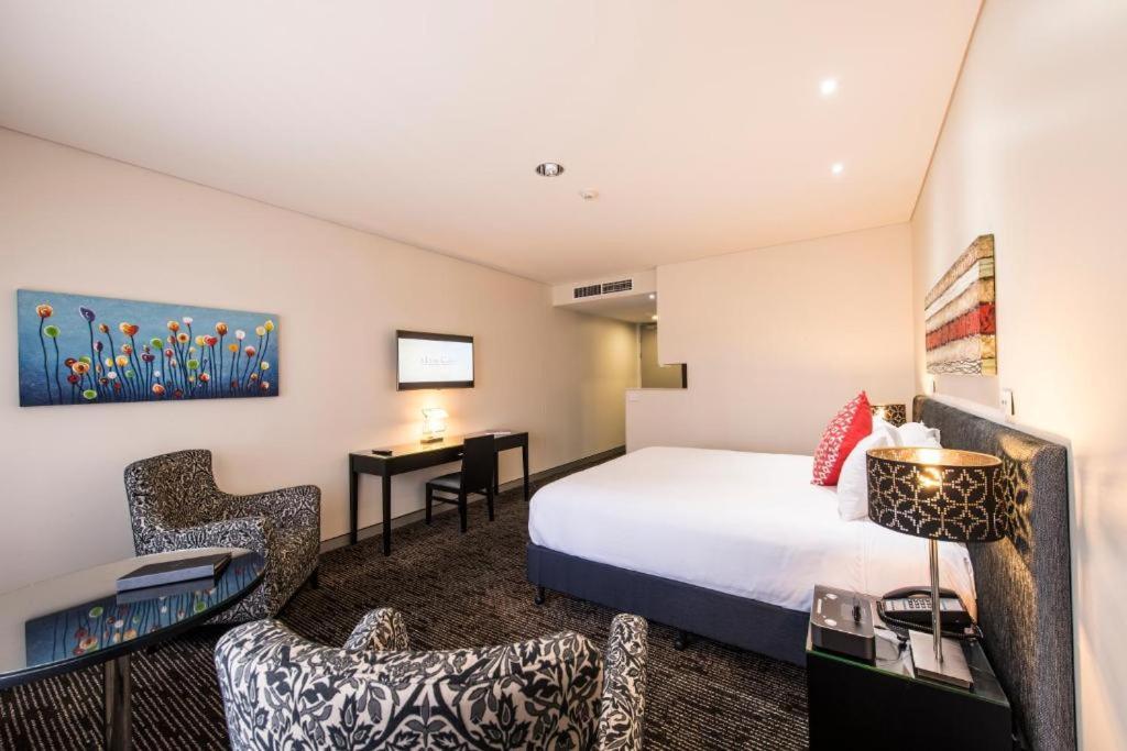 Calamvale Hotel Suites And Conference Centre Brisbane Esterno foto